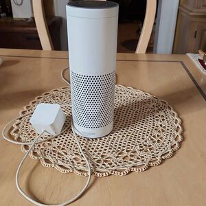 Amazon echo Alexa 1st generation white
